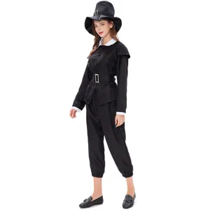 Vista dettagliata del costume nero storico, che mostra chiaramente il colletto bianco.