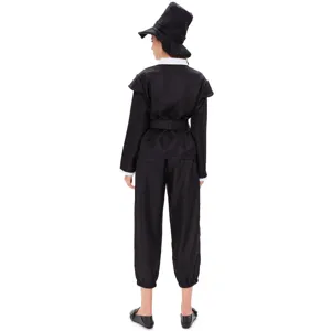 Dettaglio vista posteriore del set costume di Halloween nero con top pantaloni cintura e cappello.
