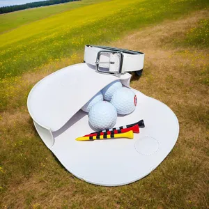 Weiße Golf-Entfernungsmesser-Hüfttasche mit Bällen und Tees, Detailansicht für den Golfsport.