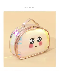 Vista dettagliata della borsa cosmetica trasparente iridescente con simpatico grafico occhi anime.