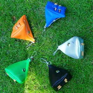 Tragbare Golfballtasche mit Teehalter, mehrfarbige Leder-Golftasche Detailansicht.