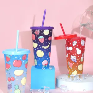 Vista dettagliata del bicchiere in plastica cambiacolore con fantasia di frutta, 24oz.