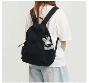 Stilvoller schwarzer Kordelzug-Rucksack für Damen, Freizeittasche mit Netztaschen.