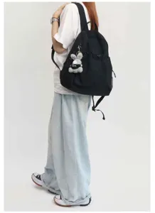 Lassiger schwarzer Kordelzug Rucksack fur Damen, stylische Schultasche mit niedlichem Anhanger.