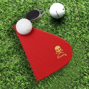 Golf Handtuch Set mit Karabiner und Bällen, langlebiges Reinigungszubehör für Golfsport.