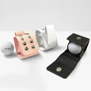 Draagbare golftas van PU-leder met klinknagels, stijlvolle etui voor een enkele golfbal.