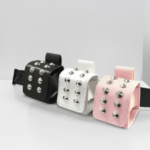 Draagbare golfbaltas met metalen klinknagels, stijlvolle lederen houder voor taille.
