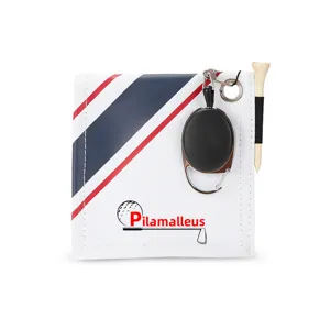 Comodo asciugamano da golf con clip retrattile e tee in legno per sport all'aperto.