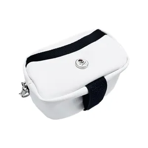 Witte golfbal tas zak met doodskop ontwerp, synthetisch leer en veilige band sluiting.