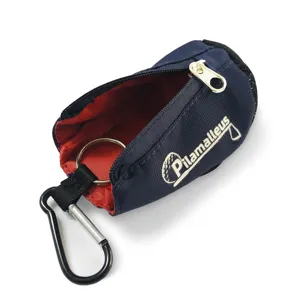 Bolsa portátil para pelotas de golf con cremallera y mosquetón en color azul marino.