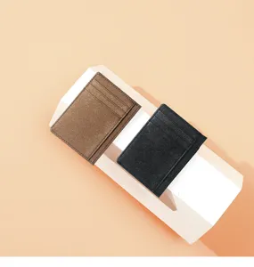 Minimalistischer Lederkartenhalter in Schwarz und Braun, schlankes Kartenetui.