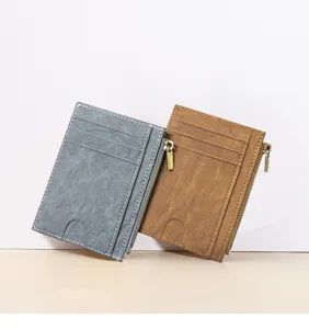 Detailansicht von minimalistischen PU Leder Kartenhaltern mit praktischem Reißverschluss Fach.