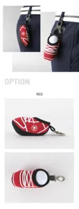 Kleine Sneaker Neopren Golfballtasche als Guerteltasche mit Metallhaken in roter Farbe.