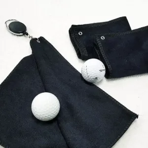 Schwarzes Mikrofaser Golfhandtuch mit praktischem Karabinerhaken fuer Golfausrustung.