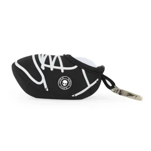 Mini schuhförmiger Neopren Golfballtasche Halter mit Metallclip, schwarz-weißes Design.
