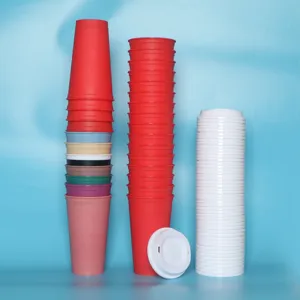 Plastic coffee cups with lids 450ml set, colorful reusable travel mugs for daily office use.