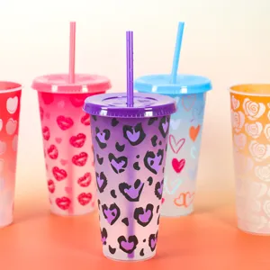 Gobelet en plastique changeant de couleur Saint-Valentin avec paille, détail de tasse 24oz.