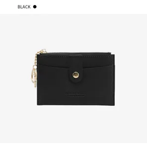 Details des schwarzen PU-Leder-Kartenetuis, kompakte Reißverschluss-Brieftasche mit Schlüsselring.