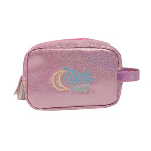 Rosa Glitzer Kosmetiktasche Reise Make-up Etui mit Seitengriff und Quasten Detail.