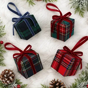Weihnachten Karo Geschenkbox Hängeornamente mit Samtschleifen für Baum Innendekoration.