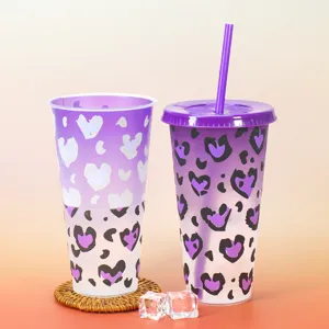 Gobelet froid changement couleur 24oz avec paille couvercle, design léopard violet dégradé.