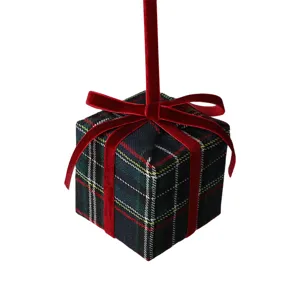 Schottenkaro Geschenkbox Ornament, Weihnachtsstoff Hängedekoration, festlicher Christbaum Anhänger.