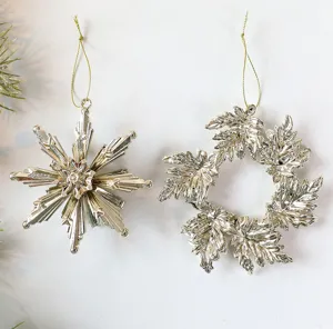Champagner silberne Acryl Schneeflocke und Blattkranz Weihnachts-Hängeornamente Set für Feiertagsdekor