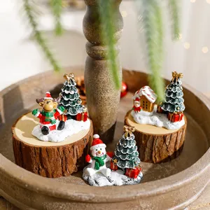 Kleine Harz Weihnachtsbaum Figuren Set mit Schneemann und Elch für die Feiertag Deko.