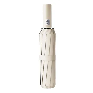 Parapluie automatique pliable beige minimaliste, protection solaire compacte et portable.