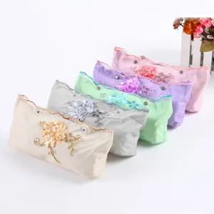 Sacs de rangement pliables colorés pour parapluie avec broderie en dentelle et bouton-pression.