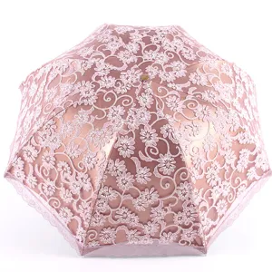 Parapluie pliant en dentelle florale rose avec revêtement noir anti-UV, élégant parasol.
