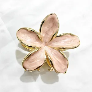 Elegante molletta per capelli plumeria con bordo dorato e smalto rosa per donne, accessorio.