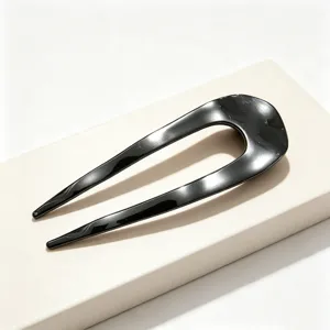 Forcina per capelli a U nera minimalista, elegante fermaglio per chignon, accessorio chic.