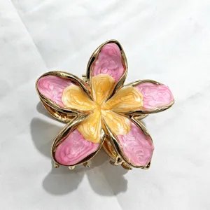 Elegante fermaglio per capelli a forma di fiore con smalto rosa e giallo per stile quotidiano.