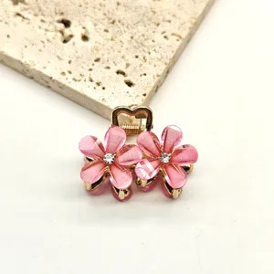 Exquisite mini crystal five-petal flower hair claw clip, perfect for stylish side bangs.