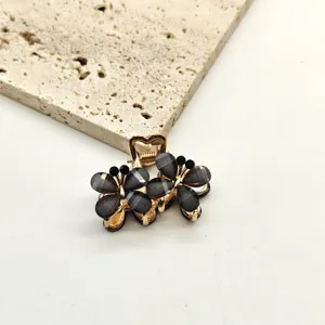 Mini crystal flower hair claw clip for women, cute metal mini hair catch for daily styling.