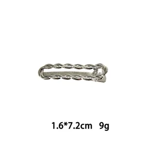 Silberfarbene Metall geflochtene Haarspange Legierung Haarschmuck fuer taegliches Styling.