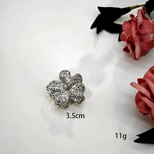 Kleine zilveren haarklem van legering in bloemvorm, chic haaraccessoire voor vrouwen.