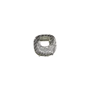Kleine zilveren metalen haarklem met getextureerd oppervlak, elegant mini haaraccessoire voor stijl.