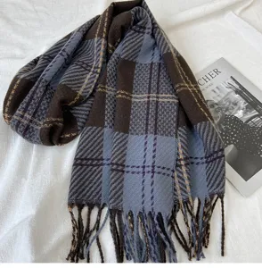 Echarpe femme hiver motif carreaux franges epaisse chaude vintage tour de cou detail