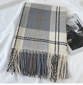Écharpe d'hiver confortable à carreaux pour femmes avec franges, châle chaud et épais.