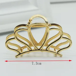 Gold zinc alloy hair claw clip, 7.3cm large metal hair accessory for women daily styling.