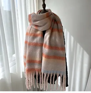 Écharpe à franges rayée en mohair confortable pour femmes, douce écharpe d'automne et d'hiver.