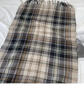 Retro plaid scarf for women autumn winter warm tassel shawl soft cozy fashion neck wrap