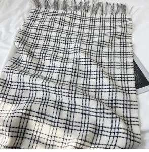 Écharpe à carreaux noir et blanc pour femme automne hiver douillette frangée chaude tour de cou