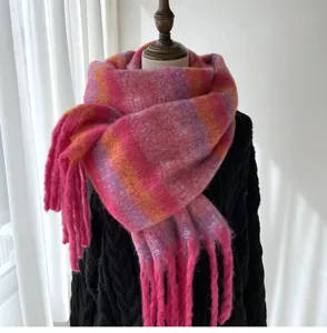 Écharpe d'hiver mohair à carreaux colorés avec franges, châle chaud pour femmes.