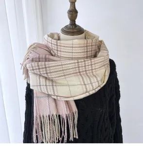 Sciarpa invernale a quadri rosa con frange, morbido scialle tartan caldo per donne e ragazze.