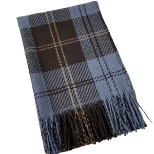 Écharpe d'hiver à carreaux bleus et bruns avec franges, présentation principale pliée.