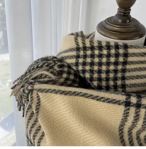 Detailansicht Damen Herbst Winter verdickter Hahnentritt Schal weicher warmer Umhang.