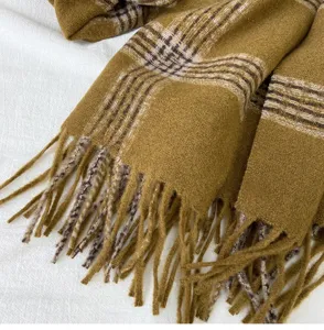 Thickened warm plaid tassel scarf for women, long cozy winter neckerchief stylish.